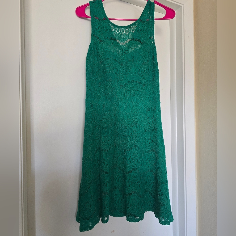 Francesca’s Green Lace Mini Dress 🌷